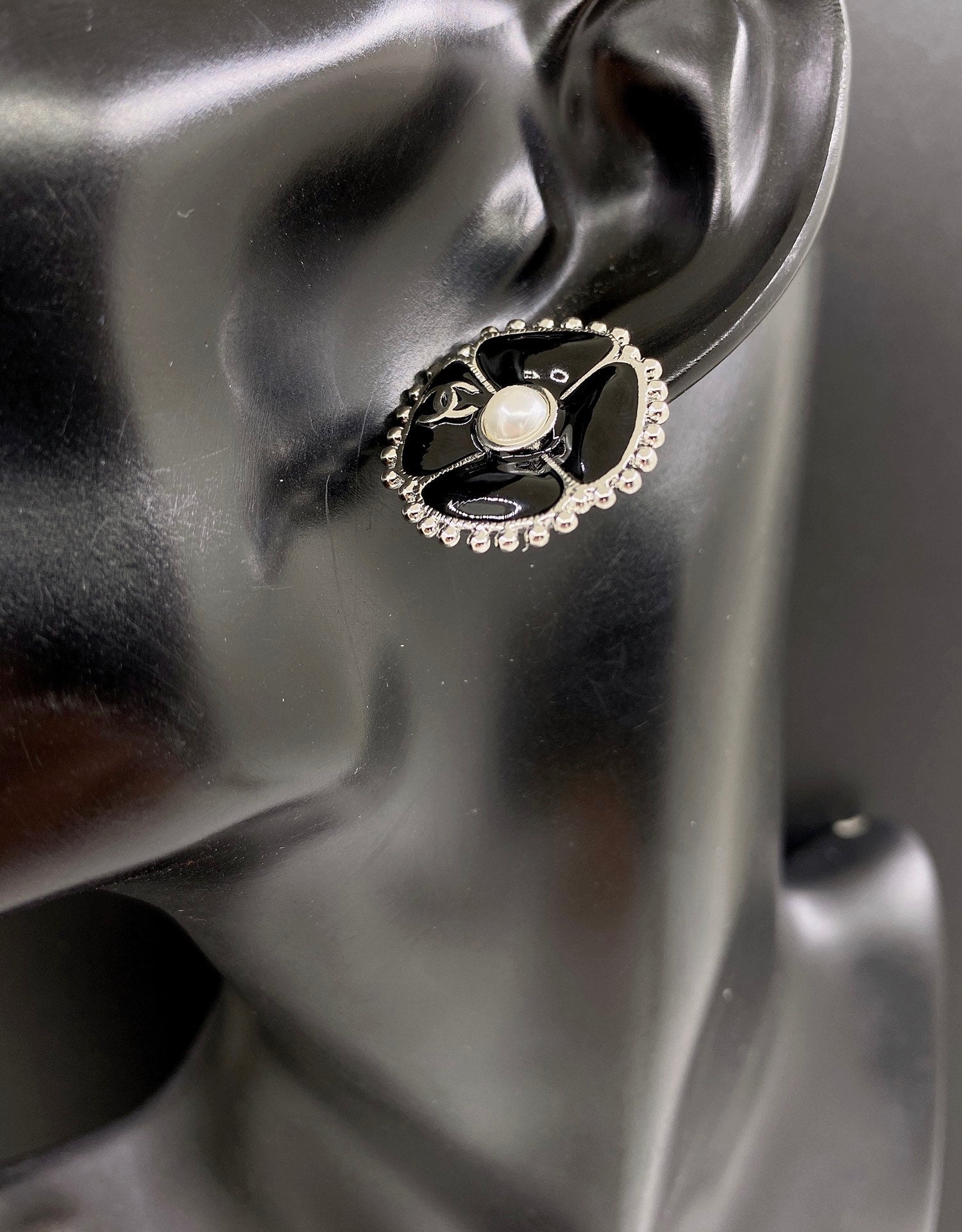 Chanel Black Pearl Clover 18K Gold Earrings