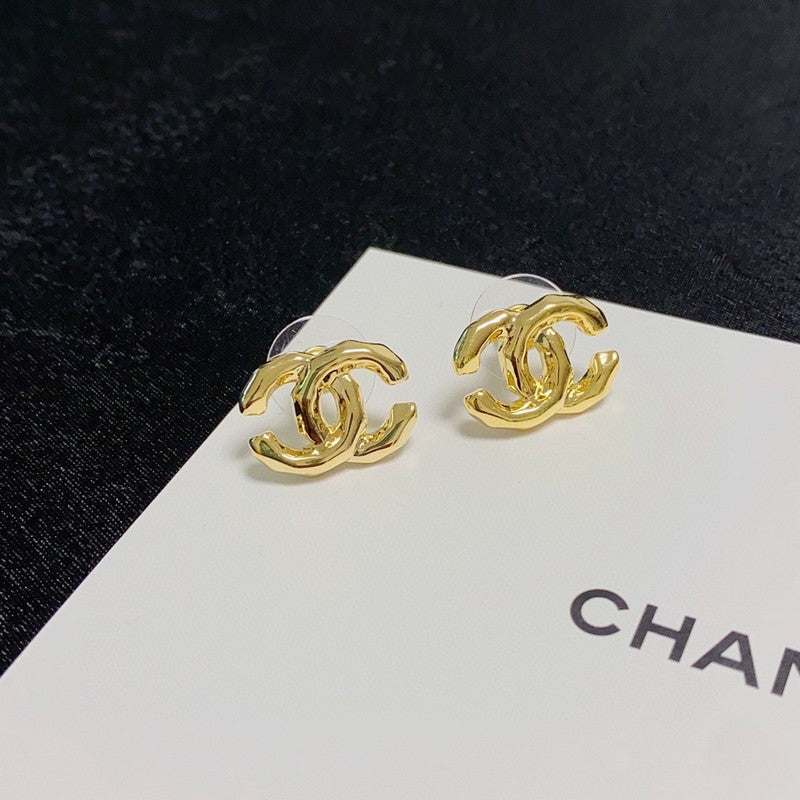 Chanel Gold 18K Gold Earrings