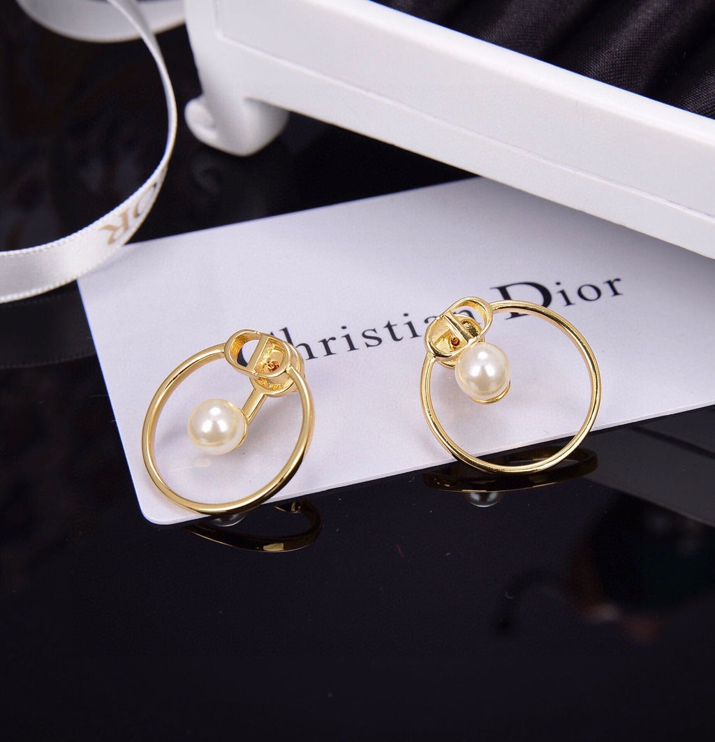 Dior 30 Montaigne Pearls 18K Gold Earrings